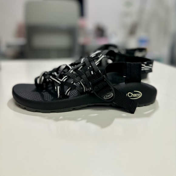 Chaco ZX/3 classic triple strapped size 7 black and white - Picture 2 of 9